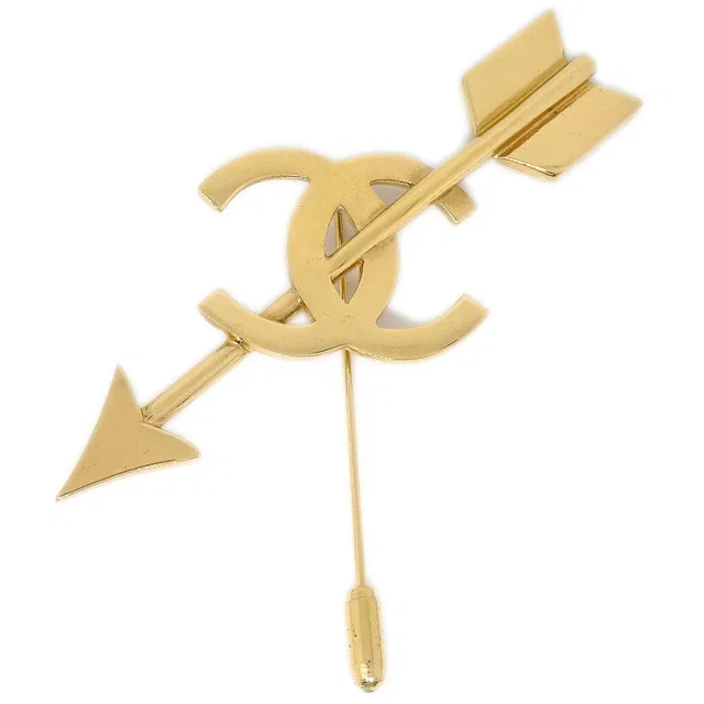 Chanel 1994 CC And Arrow Brooch Pin Gold 29 in Gold from AMORE Vintage Tokyo