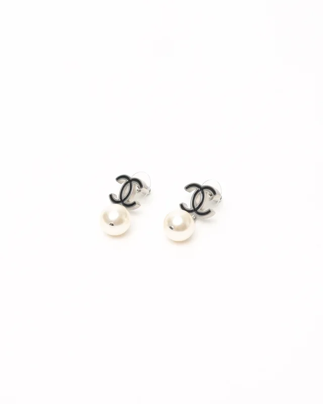 Chanel CC and Pearl Earrings from A Retro Tale, photo 2 of 4