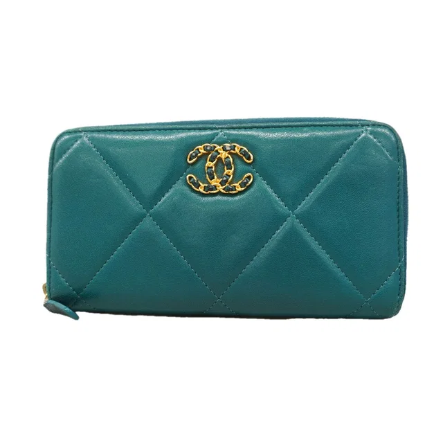 Wallet Chanel 19 Lambskin Green Gold in Green Lambskin from The Reluxe