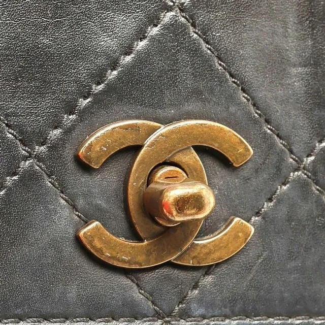 Chanel CC Quilted Shoulder Bag in Leather from A Retro Tale, photo 5 of 10