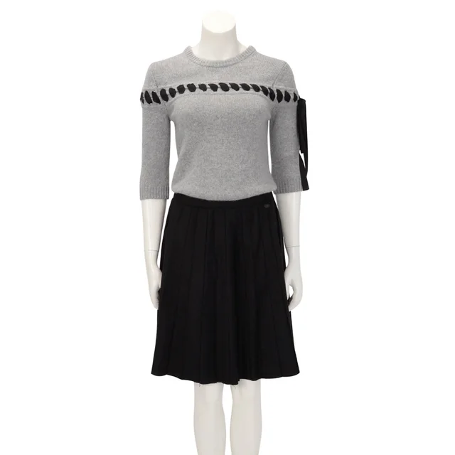 Chanel Frayed Edge Pleated Skirt FR 40 in Black Wool from Blue Spinach