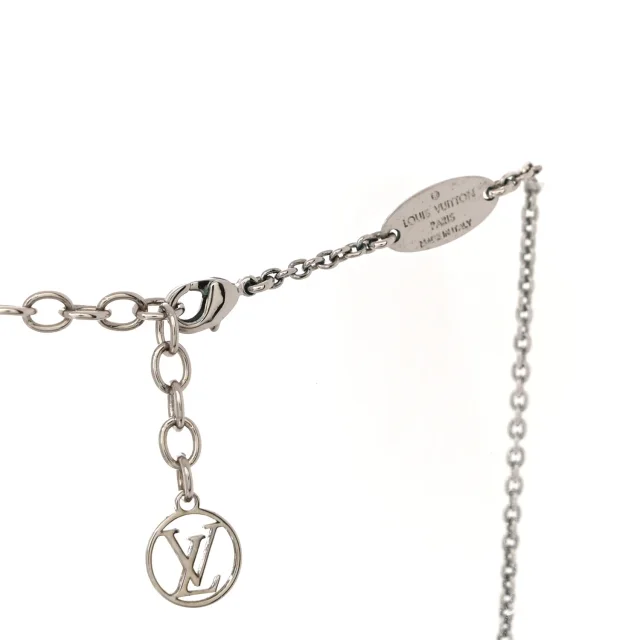 Louis Vuitton Metal Essential V Supple Necklace Silver in Silver from FASHIONPHILE, photo 4 of 5