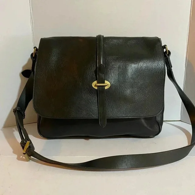 Mulberry Vintage Unisex Crossbody Black Leather Messenger Bag in black Leather from Poshmark