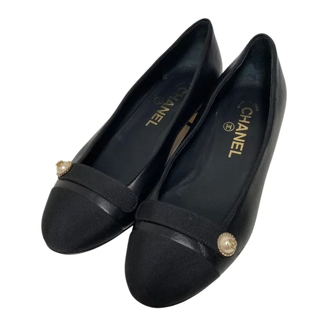 Chanel CC Logo Pearl Gran Pumps Black Spring Summer Winter Heels in Black Leather from The Reluxe