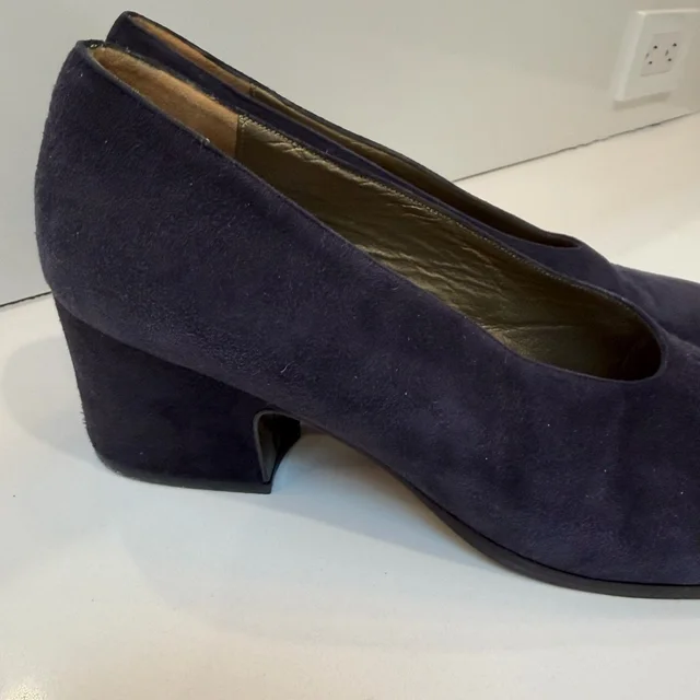 Saint Laurent Navy Suede Heels in blue Suede from Poshmark
