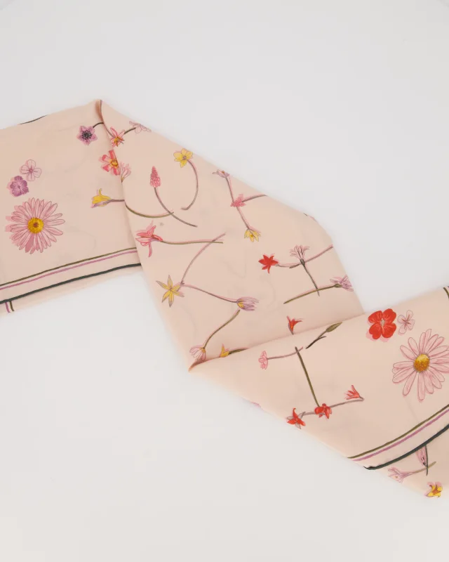 Hermès I Like Flowers Silk Scarf 70 in Pastel Pink and Navy Blue with Flower Detailing in Navy Silk from Sellier, photo 3 of 6