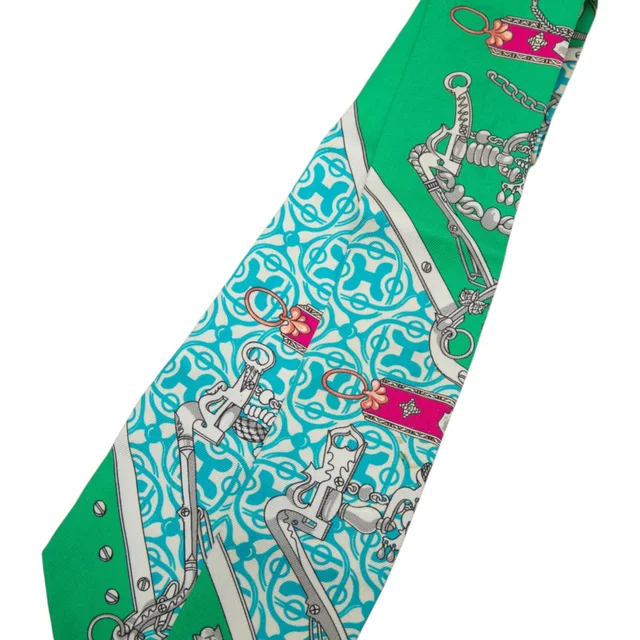 Green Hermès Mors Et Gourmettes Remix Silk Twilly Scarf Scarves in Green Silk from Designer Revival, photo 2 of 2