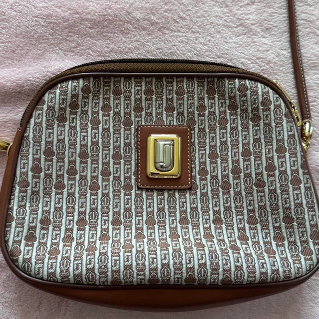 Judith Leiber Women's Crossbody bags - Brown/Tan in neutral|red|brown from Depop, photo 2 of 5