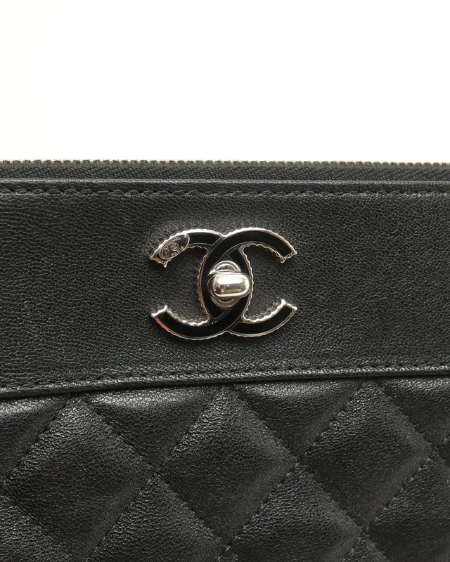 Chanel Mademoiselle Laptop Case, size 15-Inch from A Retro Tale, photo 3 of 5
