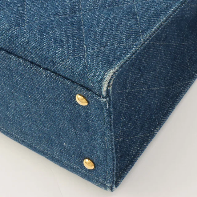 Chanel Indigo Denim Matelassé Stitch CC Turn-Lock Chain Handbag, Circa 1998 in Denim from VINTAGE QOO TOKYO, photo 10 of 18