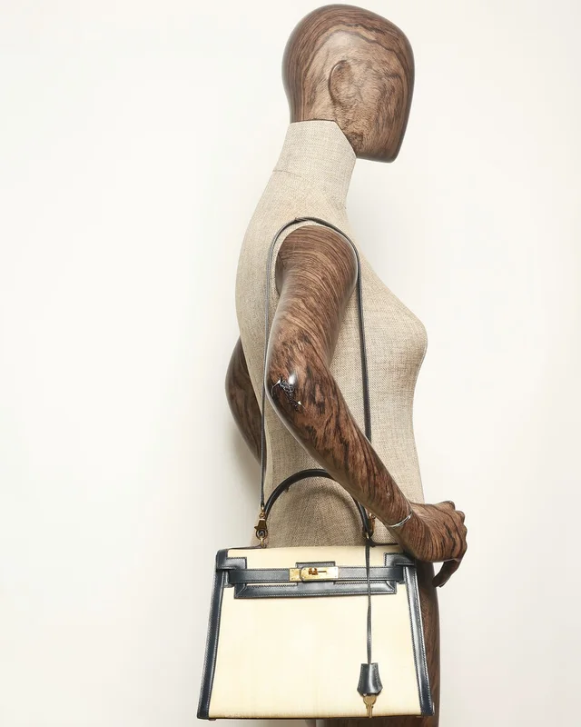 Hermès Kelly Sellier 28 Bleu Marine Box Toile Canvas Bag in Navy Canvas from A Retro Tale, photo 15 of 15
