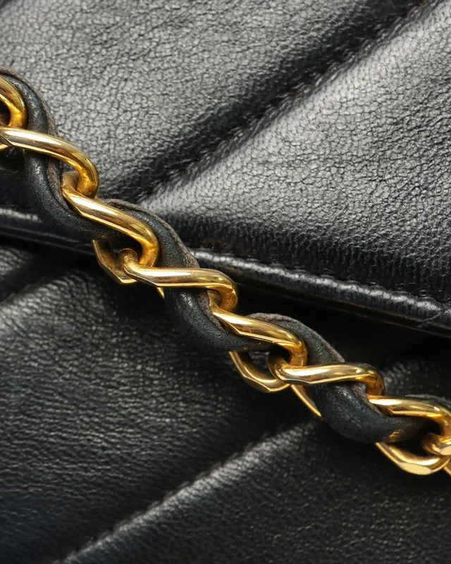 Chanel Chevron Top Handle Bag in Leather from A Retro Tale, photo 7 of 16