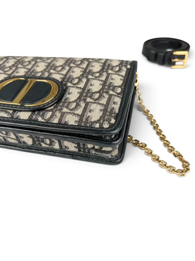 Dior Navy Oblique 30 Montaigne 2-in-1 Pouch in Navy Canvas from Season 2 Consign, photo 7 of 10