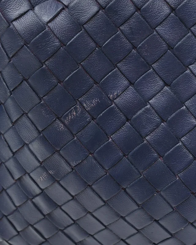Bottega Veneta Medium Intrecciato Hobo Bag in Woven leather from A Retro Tale, photo 6 of 9