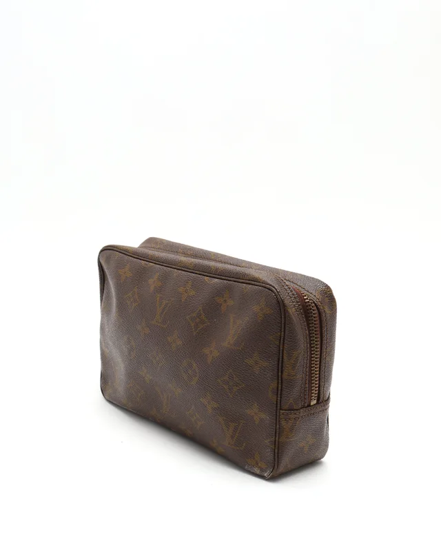 Louis Vuitton Monogram Toiletry Pouch 23 in Coated canvas from A Retro Tale, photo 2 of 6