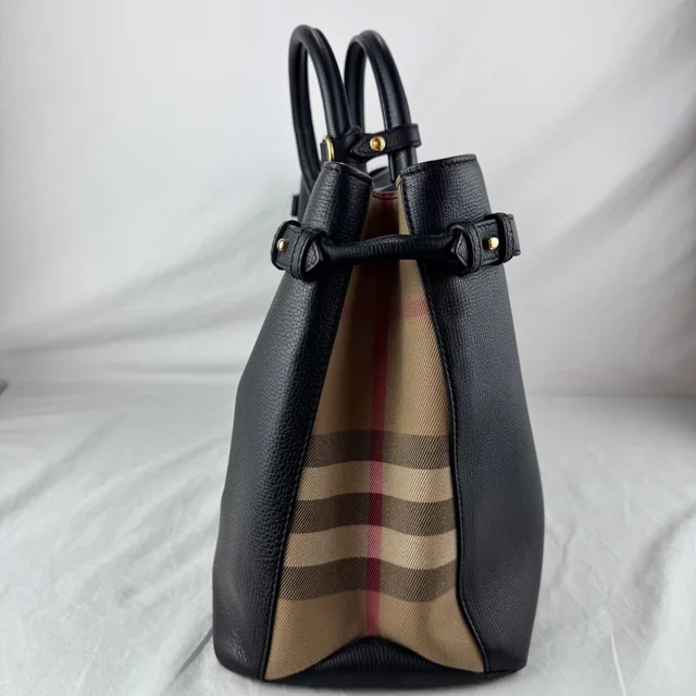 Burberry Large Banner Black Tote Bag in Black Metal, Pebbled leather from Reowned, photo 4 of 11