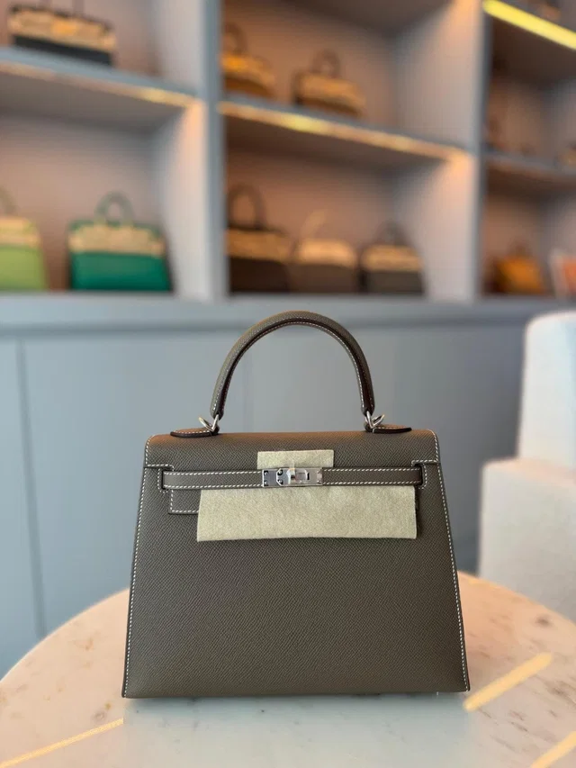 Hermès Kelly 25 Etoupe Epsom in Taupe Epsom leather from Luxury Promise