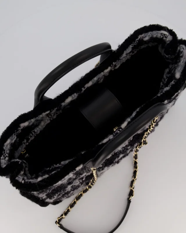 Chanel 25N Grey and Black Quiilted Tweed Shopping Tote Bag in Black Tweed from Sellier, photo 15 of 19