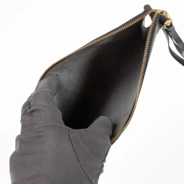 Louis Vuitton Epi Leather Pochette Accessoires in Black Leather from Labellov, photo 5 of 7