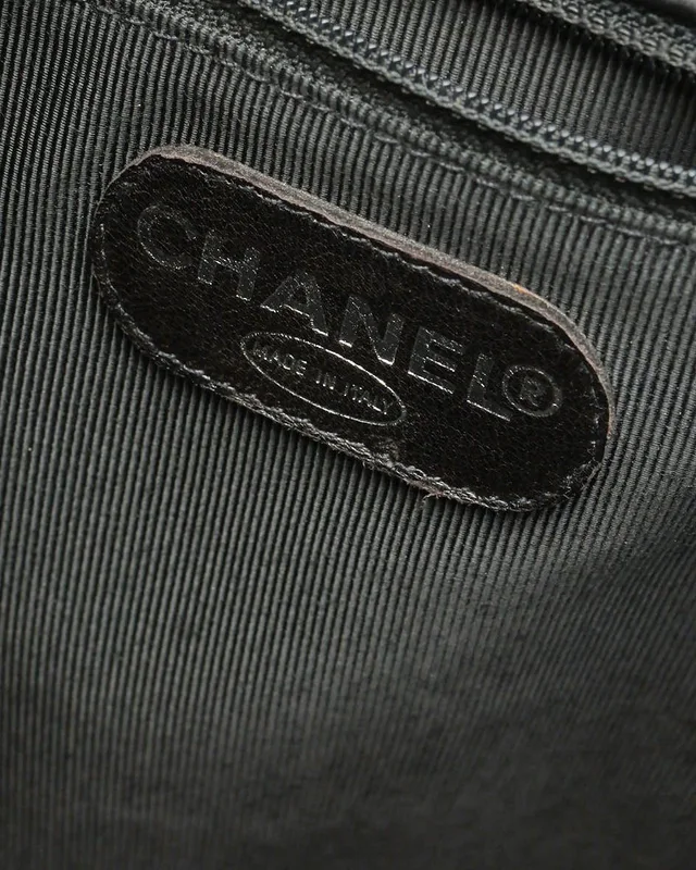 Chanel CC Patent Chain Shoulder Bag in Patent leather from A Retro Tale, photo 14 of 16