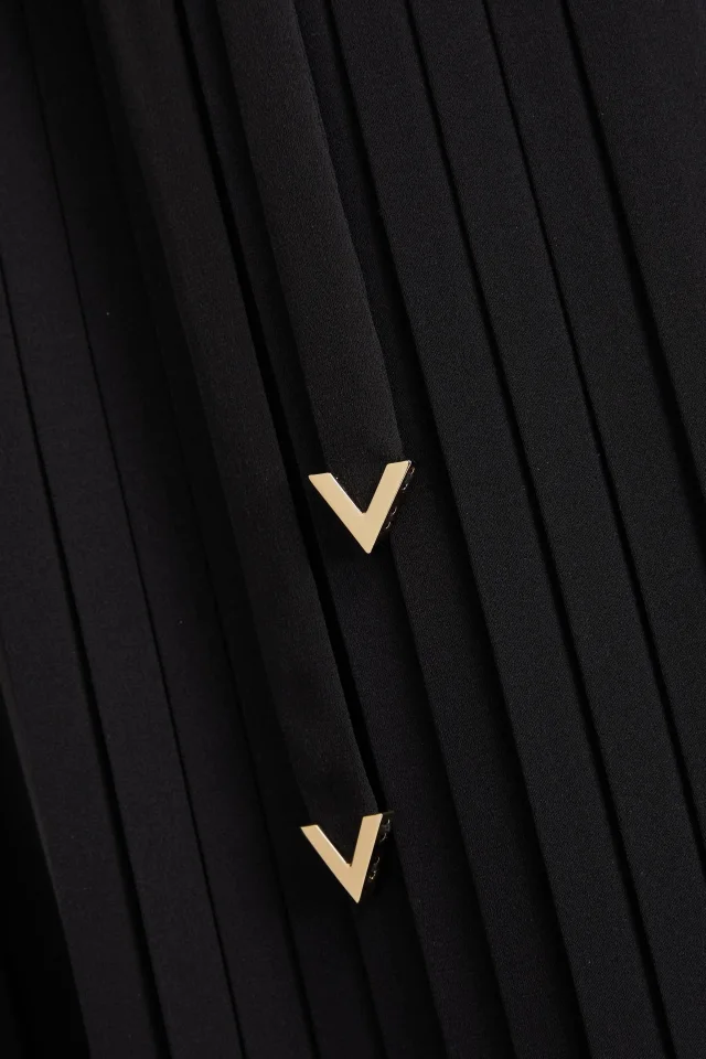 Valentino Garavani Pleated Silk-Crepe Midi Skirt in Black, photo 4 of 4 from THE OUTNET