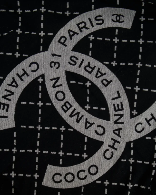 Chanel Grey and Black Wool Blanket, with Pouch and Eye Mask Set with CC Logo Prints in Black Wool from Sellier, photo 6 of 10