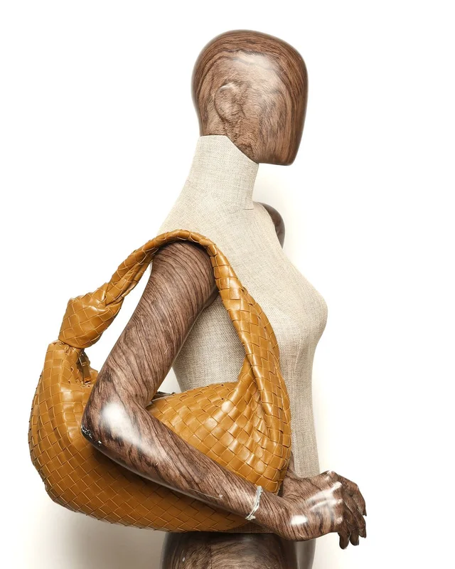 Bottega Veneta Intrecciato Classic Jodie Bag in Woven leather from A Retro Tale, photo 7 of 7