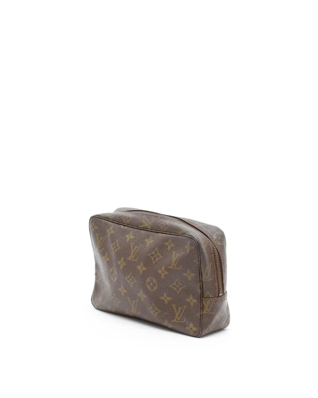 Louis Vuitton Monogram Toiletry Bag 23 in Coated canvas from A Retro Tale, photo 3 of 8