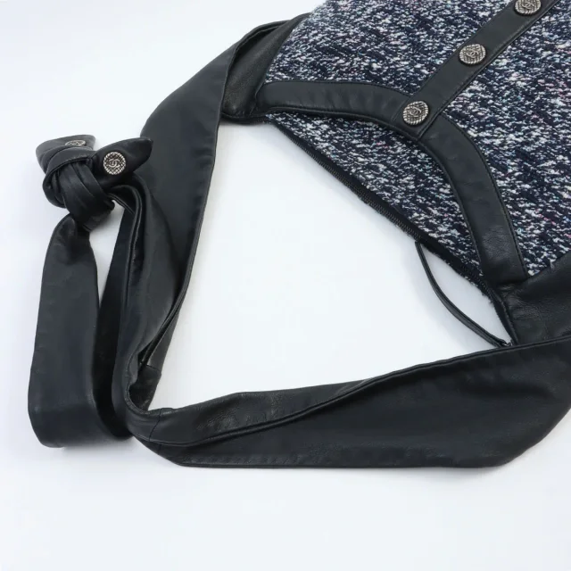 Circa 2015 Chanel Jacket Motif Girl Shoulder Bag in Navy/Black/Multi in Black Tweed from VINTAGE QOO TOKYO, photo 11 of 12