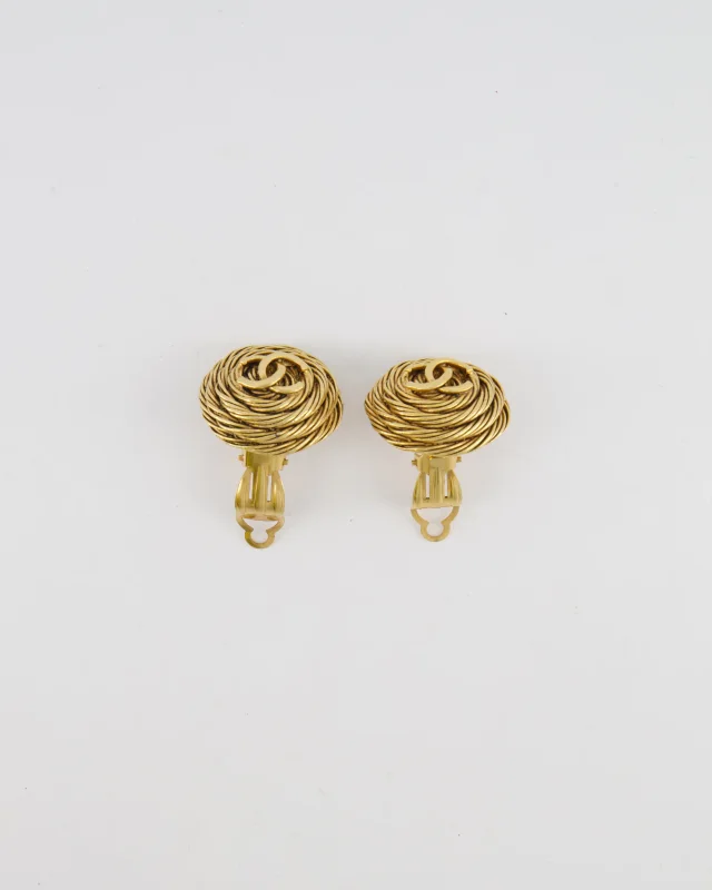 Chanel Vintage 94A Gold Round Cabled Spiral Clip on Earrings with CC Logo Detail in Gold from Sellier, photo 5 of 7