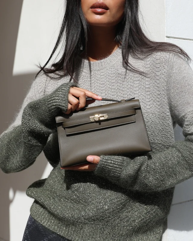 NEW COLOUR* Hermès Mini Kelly Pochette Bag in Green Swift leather from Sellier, photo 2 of 2