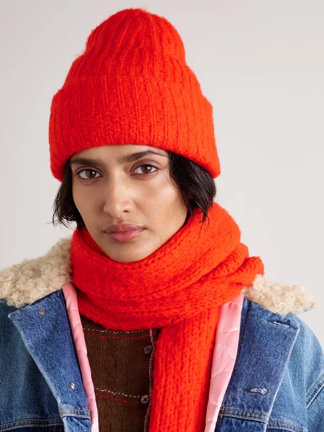 GUEST IN RESIDENCE Cloud ribbed merino wool-blend beanie in Red, photo 2 of 2 from NET-A-PORTER (Canada)