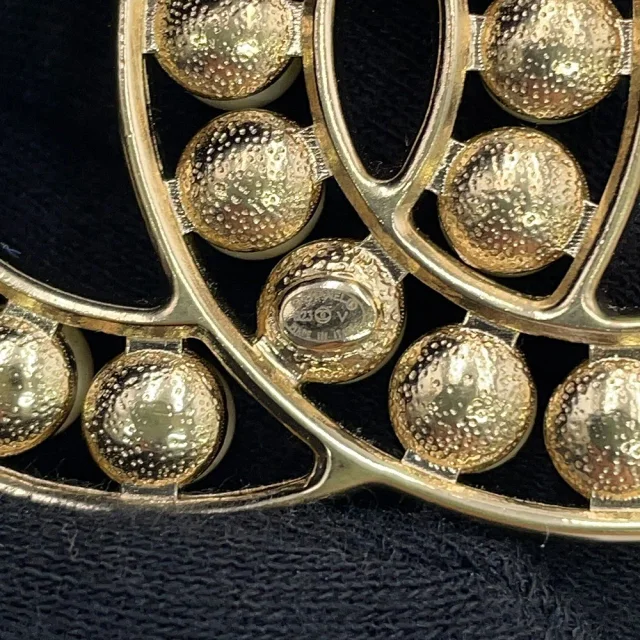 Chanel CC Logo BroochA64978-Y09449-Z2048 Faux Pearl Metal from GALLERY RARE, photo 9 of 10
