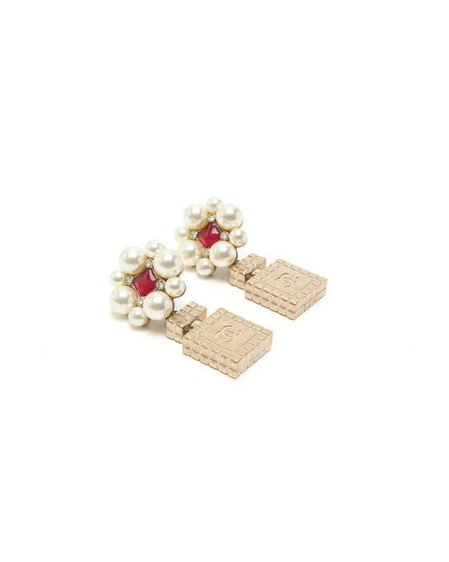 Chanel CC Pearl Dangling Earrings from A Retro Tale, photo 2 of 5