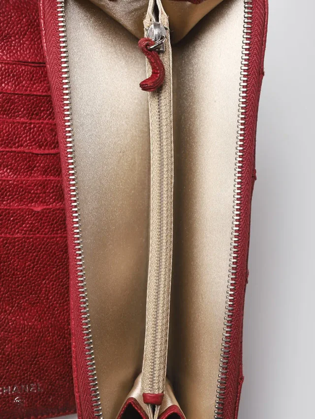Chanel Light Bordeaux Diamond Stitched Distressed Leather Outdoor Ligne Long Wallet in Burgundy Leather from Yoogis, photo 9 of 14