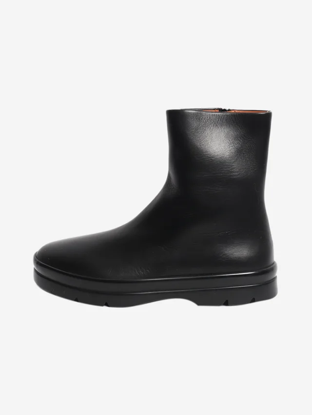 The Row Black leather ankle boots - size EU 38.5 (UK 5. ) in Black Leather from Sign of the Times
