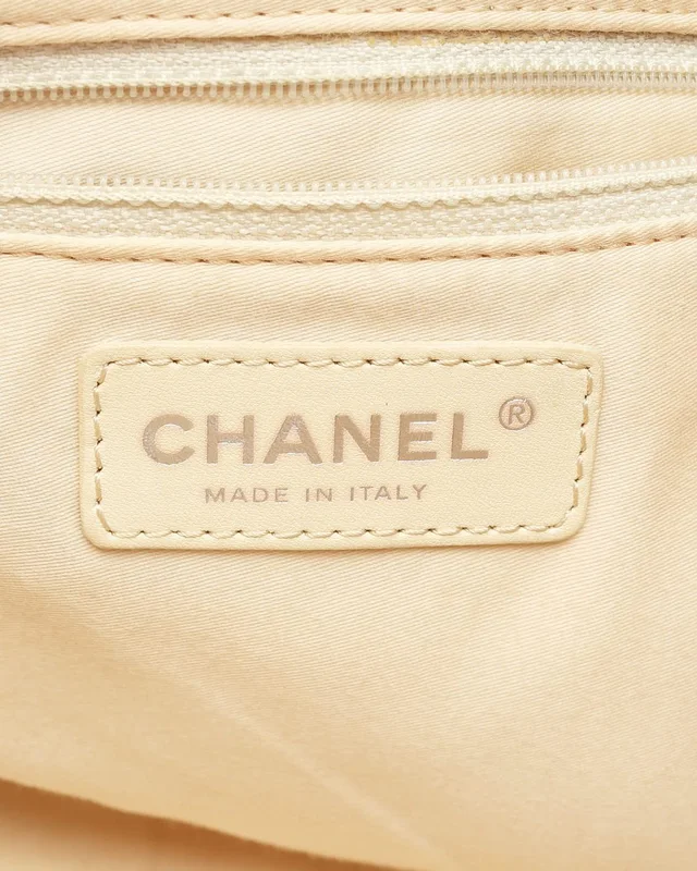 Chanel CC Brilliant Cells Tote Bag in Leather from A Retro Tale, photo 6 of 8