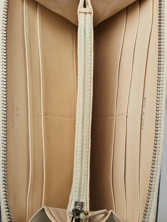 Chanel Light White/Black Lambskin Leather Zigzag Stitch L-Gusset Zip Wallet in Black Lambskin from Yoogis, photo 7 of 14