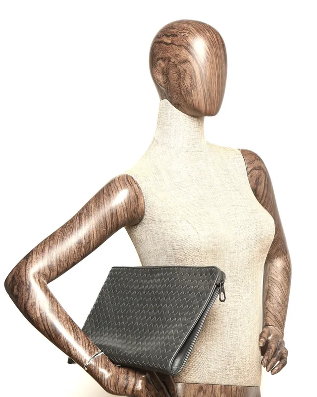 Bottega Veneta Intrecciato Laptop Case, size 15-Inch in Woven leather from A Retro Tale, photo 9 of 9