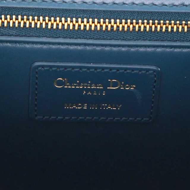 Dior 30 Montaigne handbag in blue leather in Blue Leather from Collector Square, photo 4 of 4