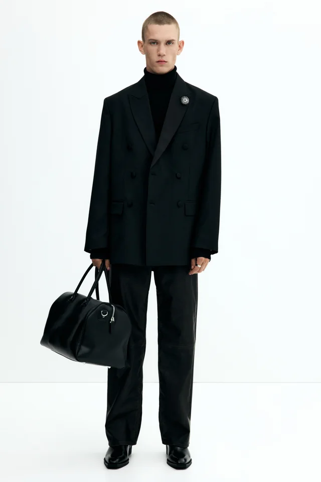 H&M Relaxed-Fit Wool-Blend Tuxedo Jacket, photo 3 of 8 from H&M (Canada)
