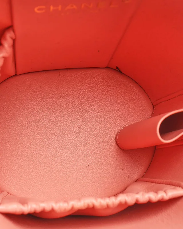 Chanel Afternoon Tea Vanity Bag in Patent leather from A Retro Tale, photo 8 of 10