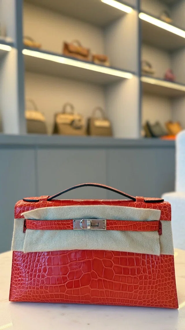 Hermès Kelly Pochette 22 Orange Poppy Shiny Alligator in Orange Crocodile from Luxury Promise