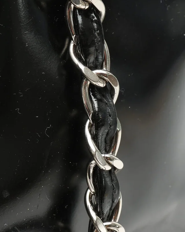 Chanel CC Patent Chain Shoulder Bag in Patent leather from A Retro Tale, photo 7 of 16