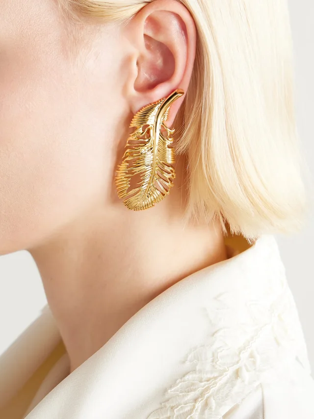 OSCAR DE LA RENTA Gold-tone clip earrings in Metallic, photo 2 of 2 from NET-A-PORTER (Canada)