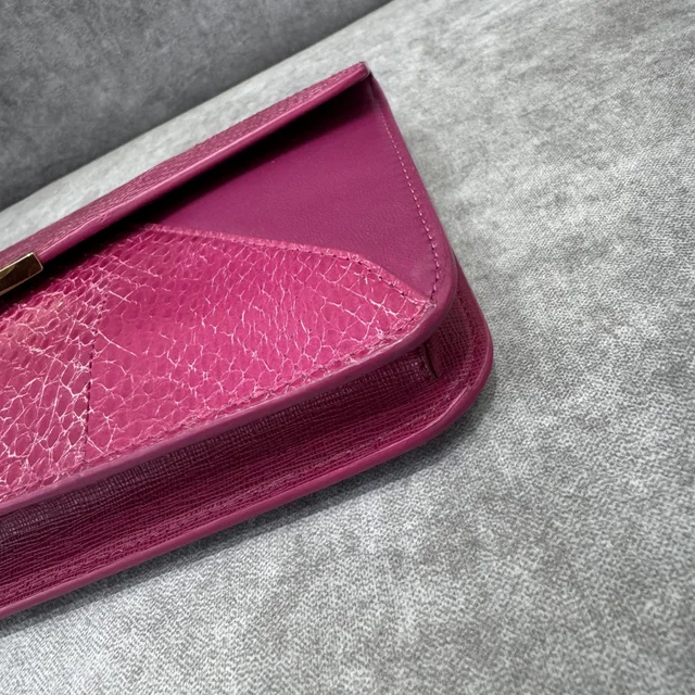 Fendi 2Jours Small Fuchsia Envelope Clutch Bag in Pink calfskin, Metal, smooth calfskin from Reowned, photo 7 of 10