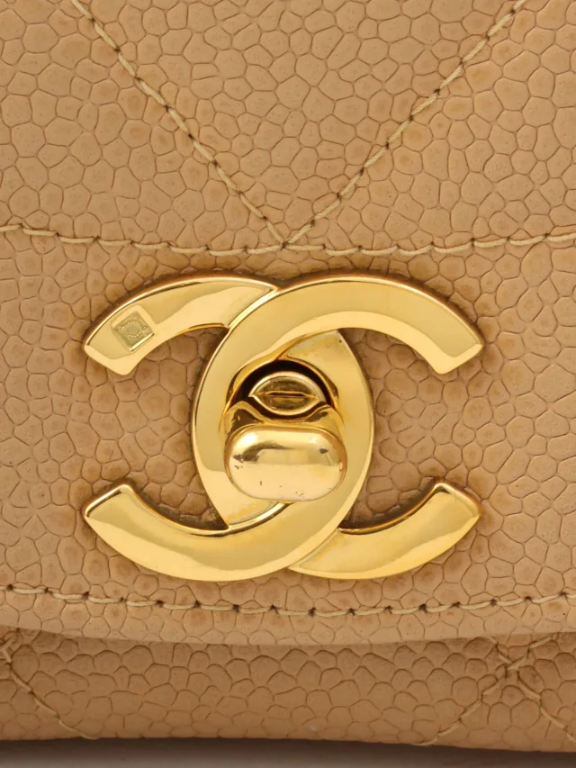 Chanel Circa 1995 Caviar Skin Diana Flap Chain Bag 22cm Beige in Beige Caviar leather from VINTAGE QOO TOKYO, photo 7 of 15