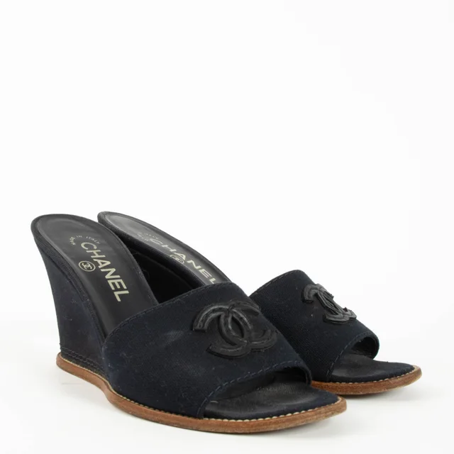 Chanel Blue Denim CC Wedge Mules - Size 37,5 in Blue Denim from Labellov, photo 2 of 2