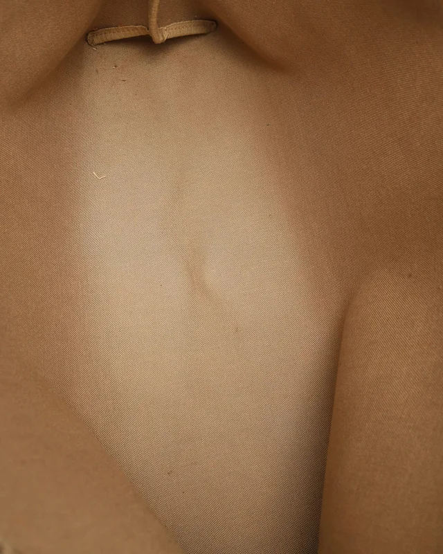 Gucci GG Supreme Tote Bag in Leather from A Retro Tale, photo 6 of 9