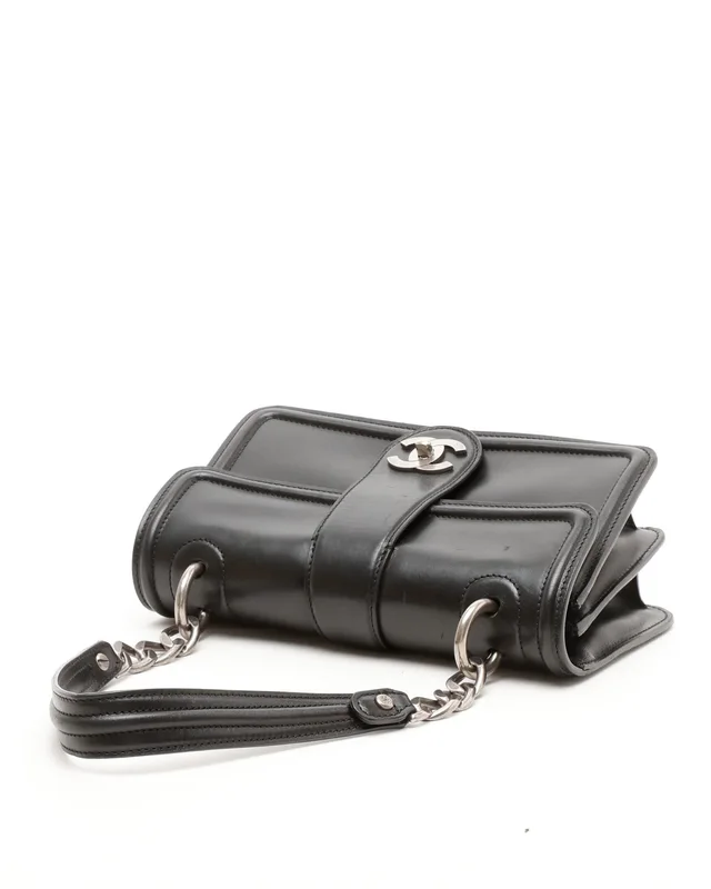 Chanel Chain Flap Bag in Leather from A Retro Tale, photo 5 of 12